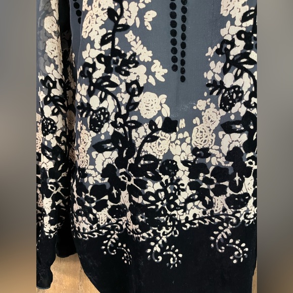 Nurture women’s XL blouse - Picture 2 of 8